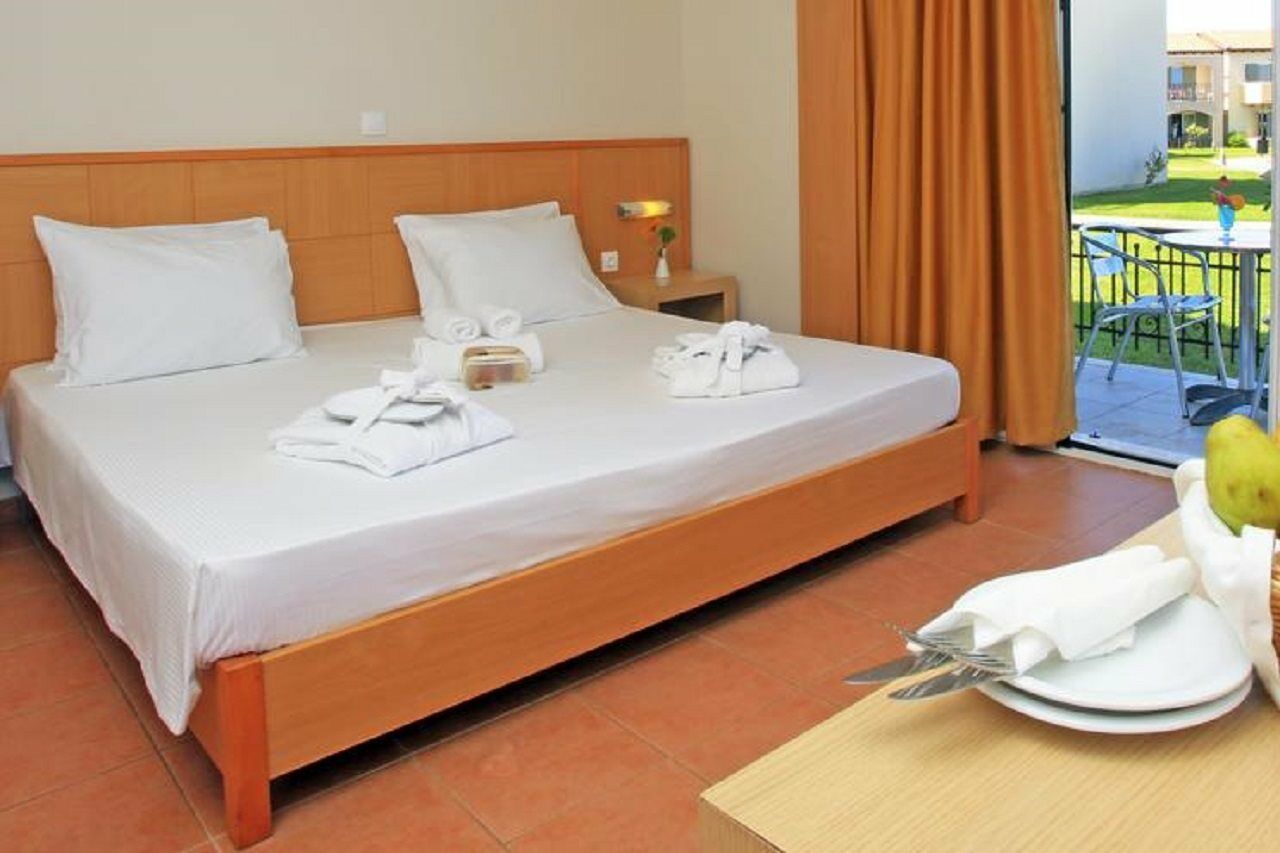 White Olive Marine Aquapark Hotel