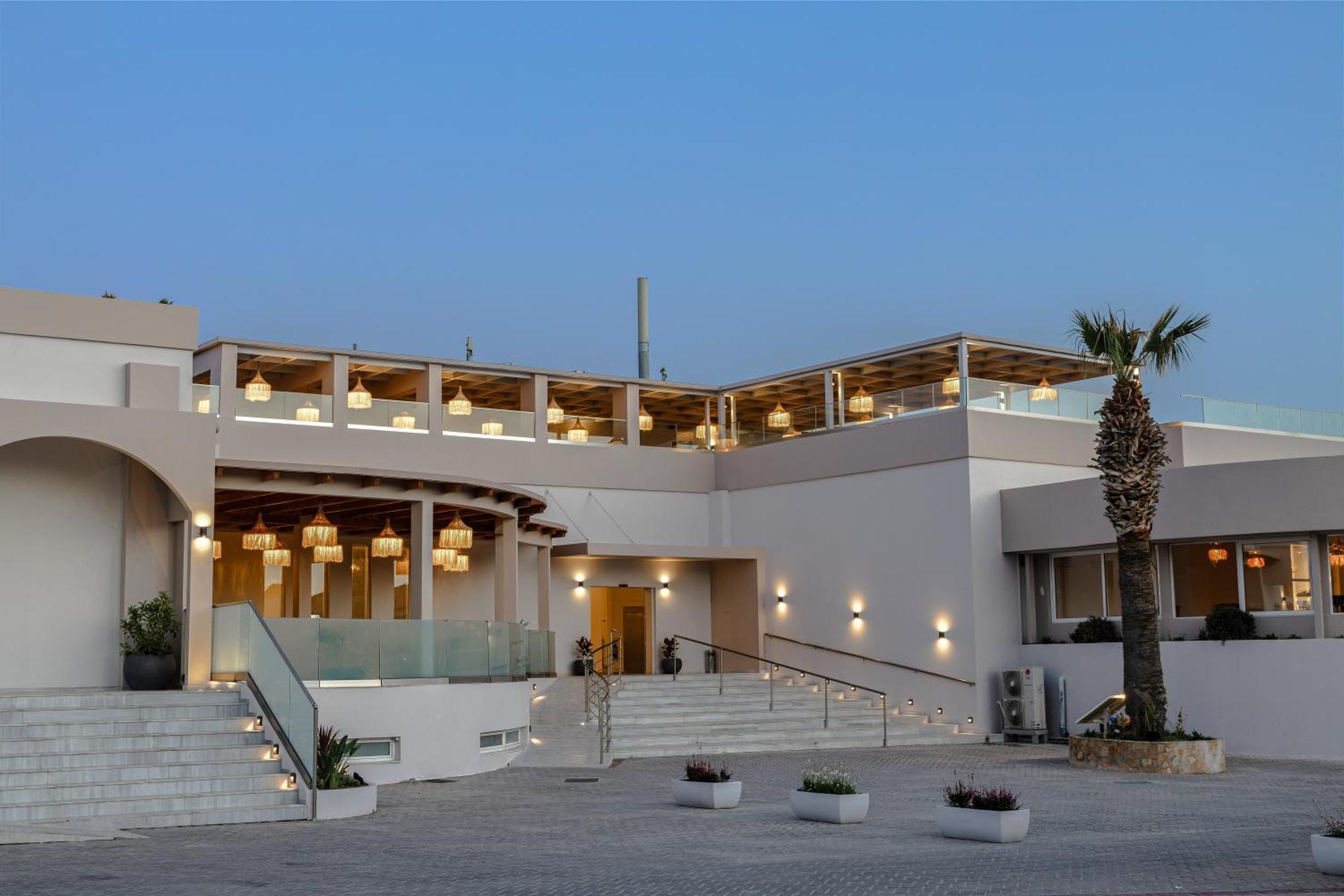 Hotel White Olive Marine Aquapark 4*